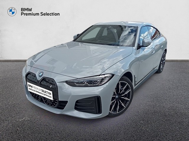 BMW i4 eDrive40 color Gris. Año 2024. 250KW(340CV). Eléctrico. En concesionario Mandel Motor Badajoz de Badajoz