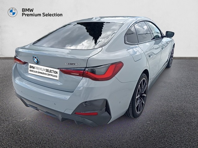 BMW i4 eDrive40 color Gris. Año 2024. 250KW(340CV). Eléctrico. En concesionario Mandel Motor Badajoz de Badajoz