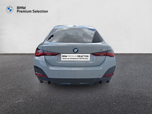 BMW i4 eDrive40 color Gris. Año 2024. 250KW(340CV). Eléctrico. En concesionario Mandel Motor Badajoz de Badajoz