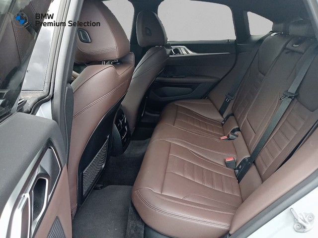 BMW i4 eDrive40 color Gris. Año 2024. 250KW(340CV). Eléctrico. En concesionario Mandel Motor Badajoz de Badajoz