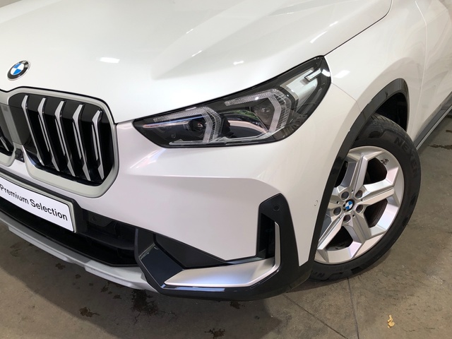BMW X1 xDrive20d color Blanco. Año 2024. 120KW(163CV). Diésel. En concesionario Movilnorte El Carralero de Madrid