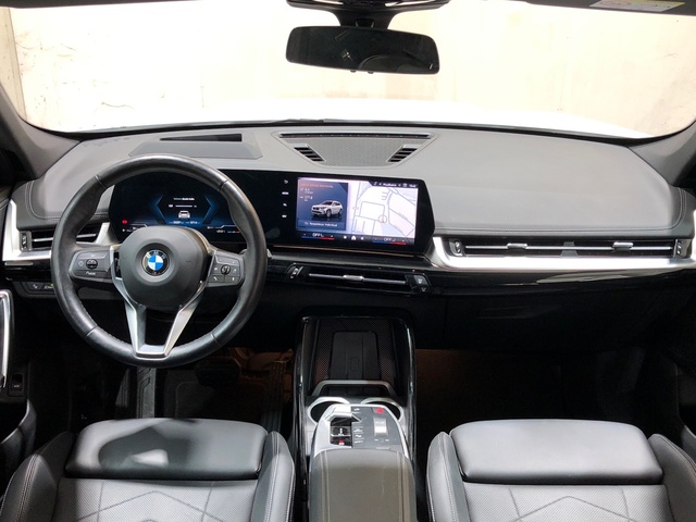BMW X1 xDrive20d color Blanco. Año 2024. 120KW(163CV). Diésel. En concesionario Movilnorte El Carralero de Madrid