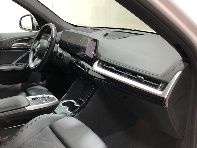 BMW X1 xDrive20d color Blanco. Año 2024. 120KW(163CV). Diésel. En concesionario Movilnorte El Carralero de Madrid