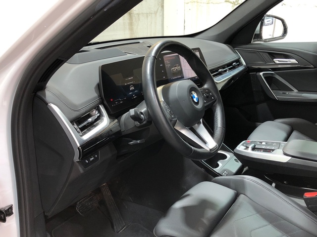 BMW X1 xDrive20d color Blanco. Año 2024. 120KW(163CV). Diésel. En concesionario Movilnorte El Carralero de Madrid