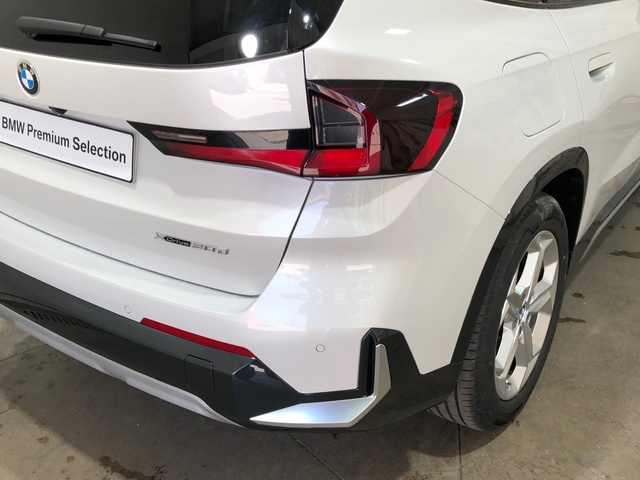 BMW X1 xDrive20d color Blanco. Año 2024. 120KW(163CV). Diésel. En concesionario Movilnorte El Carralero de Madrid