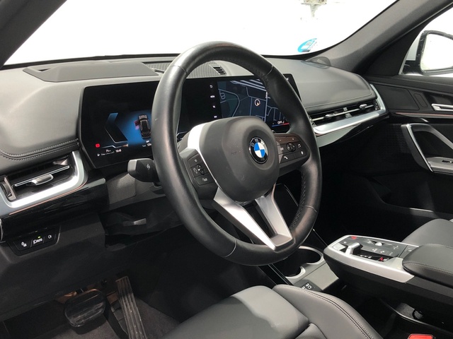 BMW X1 sDrive20i color Negro. Año 2024. 125KW(170CV). Gasolina. En concesionario Auto Premier, S.A. - MADRID de Madrid