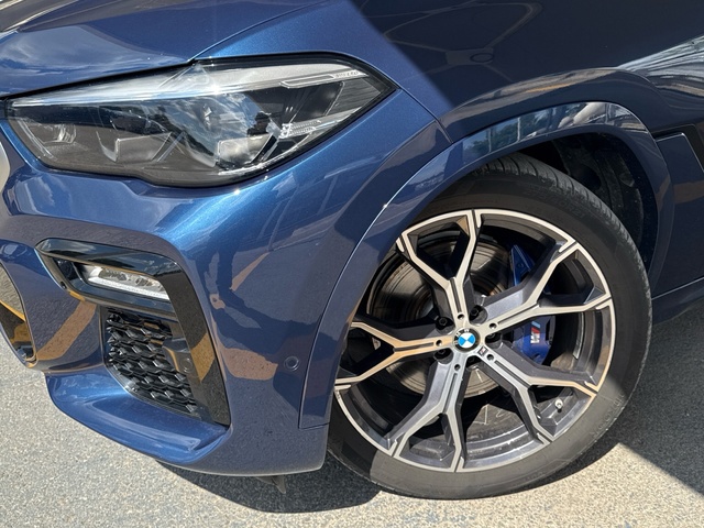 BMW X6 xDrive30d color Marrón. Año 2021. 210KW(286CV). Diésel. En concesionario Auto Premier, S.A. - MADRID de Madrid