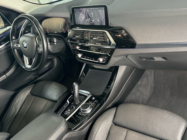 BMW X3 xDrive20d color Gris. Año 2020. 140KW(190CV). Diésel. En concesionario Triocar Gijón (Bmw y Mini) de Asturias