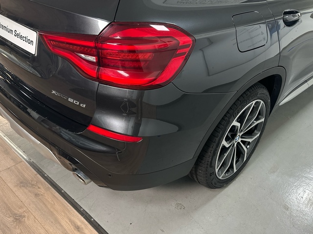 BMW X3 xDrive20d color Gris. Año 2020. 140KW(190CV). Diésel. En concesionario Triocar Gijón (Bmw y Mini) de Asturias