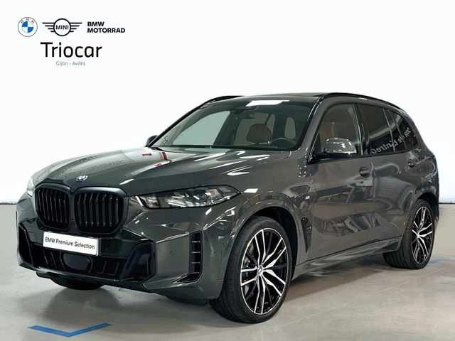 BMW X5 xDrive50e color Gris. Año 2024. 360KW(489CV). Híbrido Electro/Gasolina. En concesionario Triocar Gijón (Bmw y Mini) de Asturias