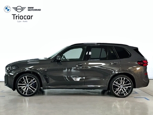 Fotos de BMW X5 xDrive50e color Gris. Año 2024. 360KW(489CV). Híbrido Electro/Gasolina. En concesionario Triocar Gijón (Bmw y Mini) de Asturias