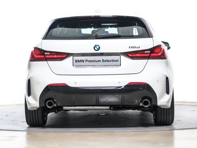 BMW Serie 1 118d color Blanco. Año 2024. 110KW(150CV). Diésel. En concesionario Oliva Motor Tarragona de Tarragona