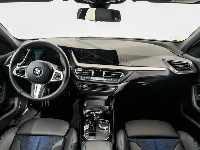 BMW Serie 1 118d color Blanco. Año 2024. 110KW(150CV). Diésel. En concesionario Oliva Motor Tarragona de Tarragona