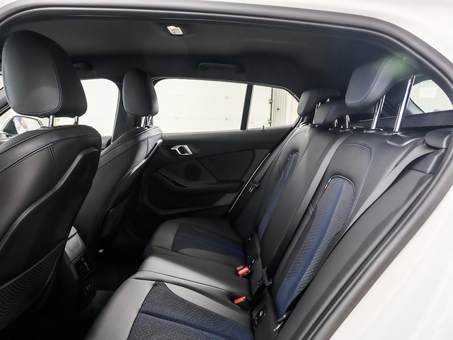 BMW Serie 1 118d color Blanco. Año 2024. 110KW(150CV). Diésel. En concesionario Oliva Motor Tarragona de Tarragona