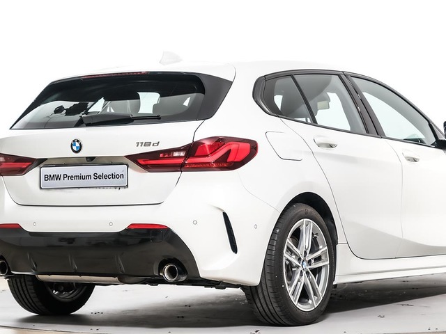 BMW Serie 1 118d color Blanco. Año 2024. 110KW(150CV). Diésel. En concesionario Oliva Motor Tarragona de Tarragona