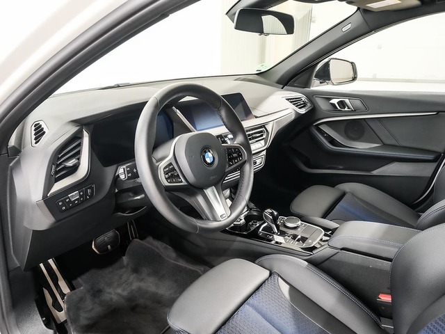 BMW Serie 1 118d color Blanco. Año 2024. 110KW(150CV). Diésel. En concesionario Oliva Motor Tarragona de Tarragona