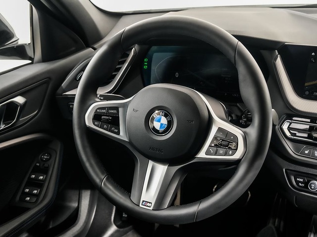 BMW Serie 1 118d color Blanco. Año 2024. 110KW(150CV). Diésel. En concesionario Oliva Motor Tarragona de Tarragona
