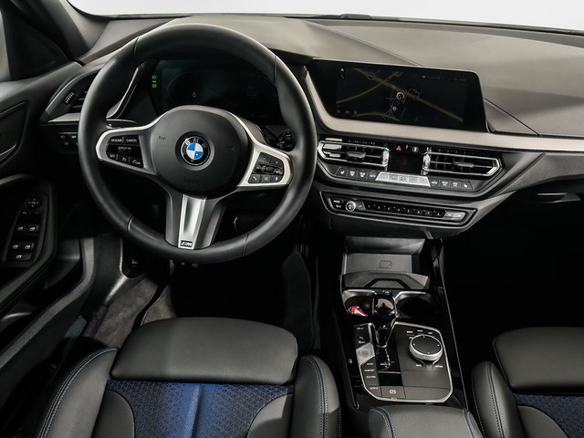 BMW Serie 1 118d color Blanco. Año 2024. 110KW(150CV). Diésel. En concesionario Oliva Motor Tarragona de Tarragona