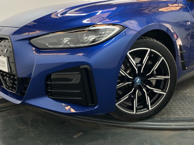 BMW i4 eDrive40 color Azul. Año 2023. 250KW(340CV). Eléctrico. En concesionario Proa Premium Palma de Illes Balears