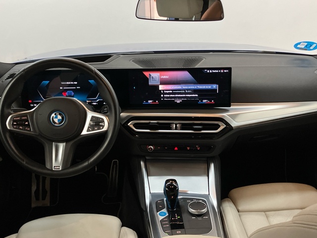 BMW i4 eDrive40 color Azul. Año 2023. 250KW(340CV). Eléctrico. En concesionario Proa Premium Palma de Illes Balears