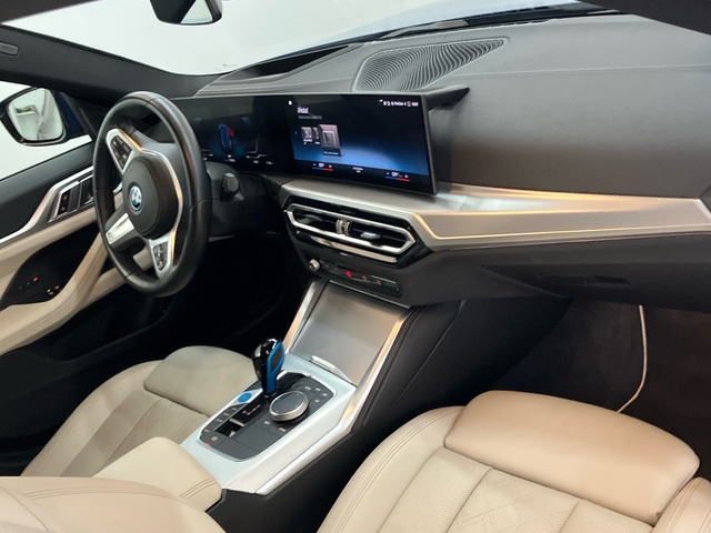 BMW i4 eDrive40 color Azul. Año 2023. 250KW(340CV). Eléctrico. En concesionario Proa Premium Palma de Illes Balears