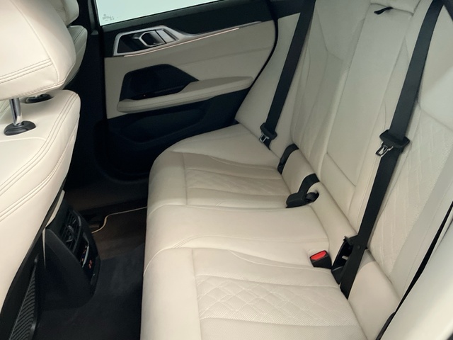 BMW i4 eDrive40 color Azul. Año 2023. 250KW(340CV). Eléctrico. En concesionario Proa Premium Palma de Illes Balears