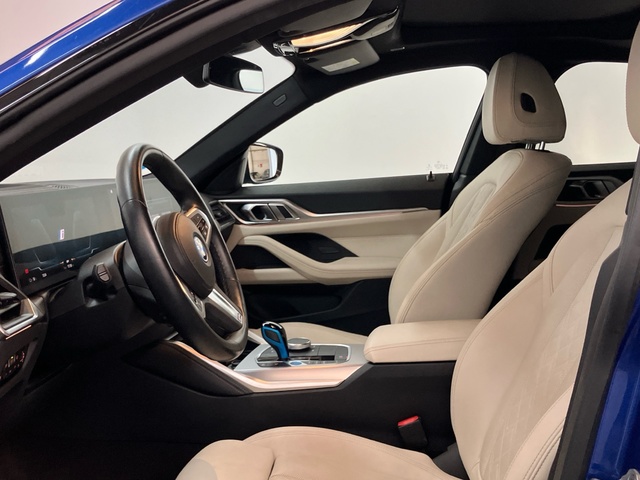 BMW i4 eDrive40 color Azul. Año 2023. 250KW(340CV). Eléctrico. En concesionario Proa Premium Palma de Illes Balears