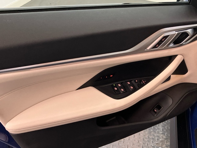 BMW i4 eDrive40 color Azul. Año 2023. 250KW(340CV). Eléctrico. En concesionario Proa Premium Palma de Illes Balears