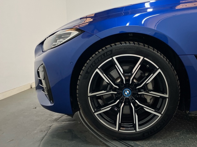 BMW i4 eDrive40 color Azul. Año 2023. 250KW(340CV). Eléctrico. En concesionario Proa Premium Palma de Illes Balears