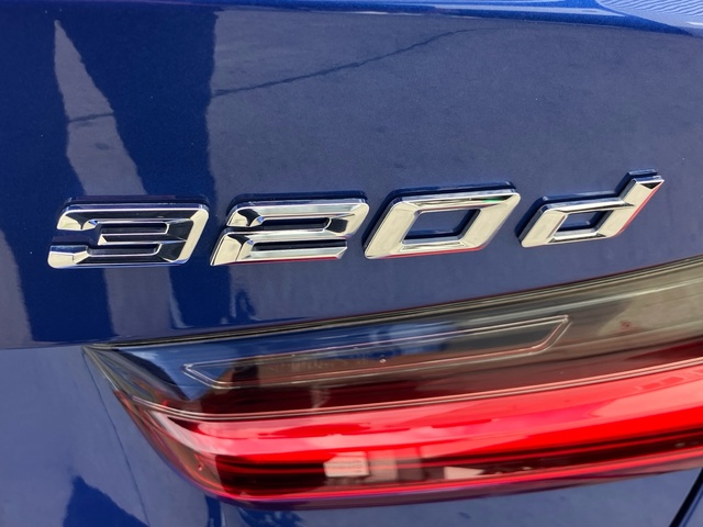 BMW Serie 3 320d color Azul. Año 2024. 140KW(190CV). Diésel. En concesionario Bernesga Motor León (Bmw y Mini) de León