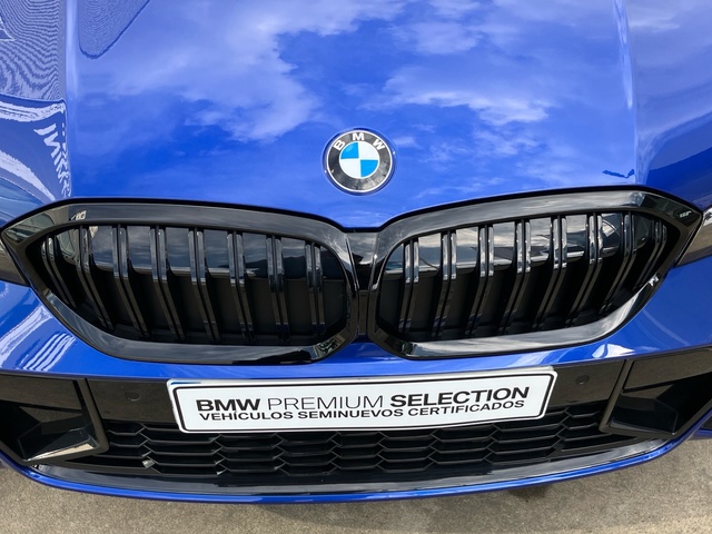 BMW Serie 3 320d color Azul. Año 2024. 140KW(190CV). Diésel. En concesionario Bernesga Motor León (Bmw y Mini) de León