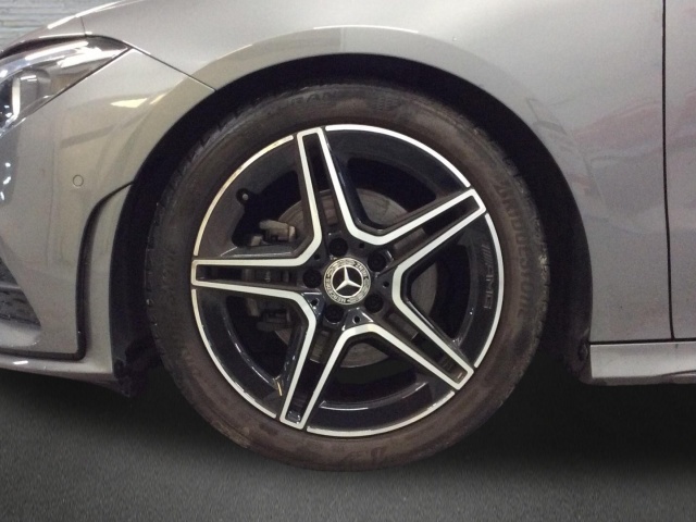 Mercedes-Benz CLA Shooting Brake 180 100 kW (136 CV)