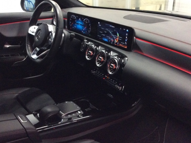 Mercedes-Benz CLA Shooting Brake 180 100 kW (136 CV)