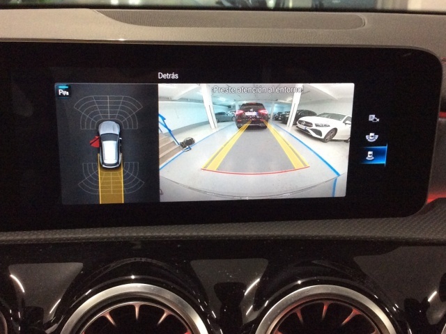Mercedes-Benz CLA Shooting Brake 180 100 kW (136 CV)