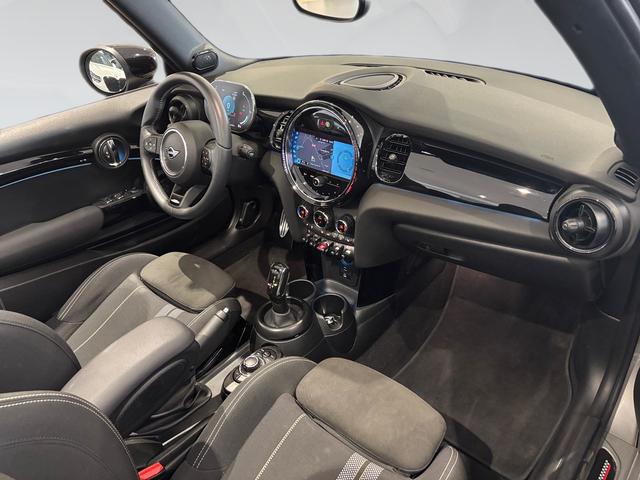 fotoG 7 del MINI MINI Cabrio Cooper 100 kW (136 CV) 136cv Gasolina del 2024 en Málaga