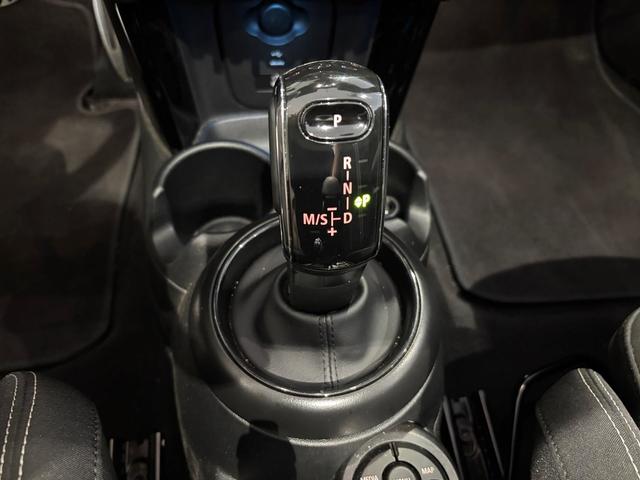 fotoG 14 del MINI MINI Cabrio Cooper 100 kW (136 CV) 136cv Gasolina del 2024 en Málaga
