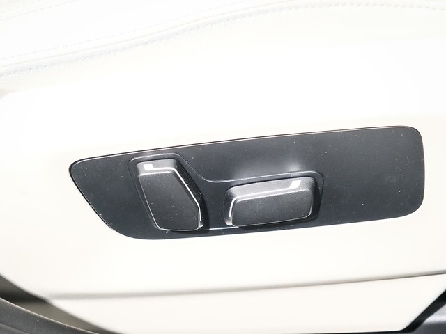 BMW Serie 5 530e color Gris. Año 2025. 220KW(299CV). Híbrido Electro/Gasolina. En concesionario Oliva Motor Tarragona de Tarragona