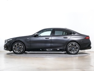 Fotos de BMW Serie 5 530e color Gris. Año 2025. 220KW(299CV). Híbrido Electro/Gasolina. En concesionario Oliva Motor Tarragona de Tarragona