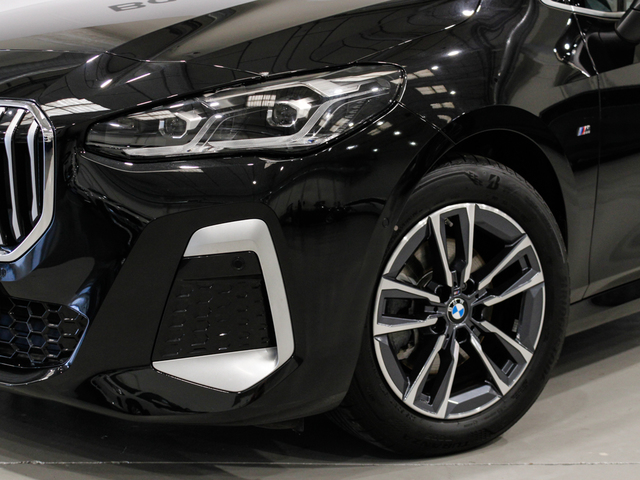 BMW Serie 2 218d Active Tourer color Negro. Año 2024. 110KW(150CV). Diésel. En concesionario Barcelona Premium -- GRAN VIA de Barcelona