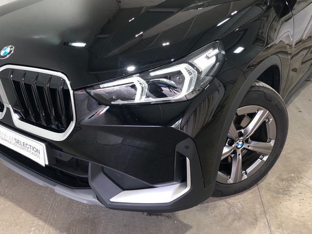BMW X1 sDrive18d color Negro. Año 2024. 110KW(150CV). Diésel. En concesionario Movilnorte El Plantio de Madrid