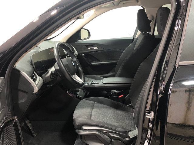 BMW X1 sDrive18d color Negro. Año 2024. 110KW(150CV). Diésel. En concesionario Movilnorte El Plantio de Madrid