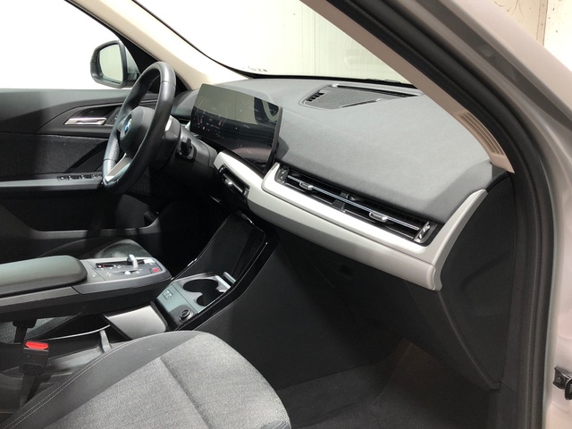 BMW X1 sDrive18d color Gris Plata. Año 2024. 110KW(150CV). Diésel. En concesionario Movilnorte El Plantio de Madrid