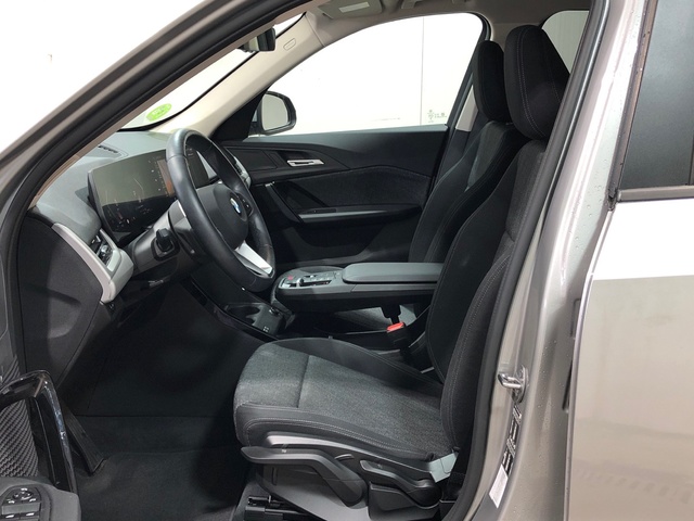 BMW X1 sDrive18d color Gris Plata. Año 2024. 110KW(150CV). Diésel. En concesionario Movilnorte El Plantio de Madrid