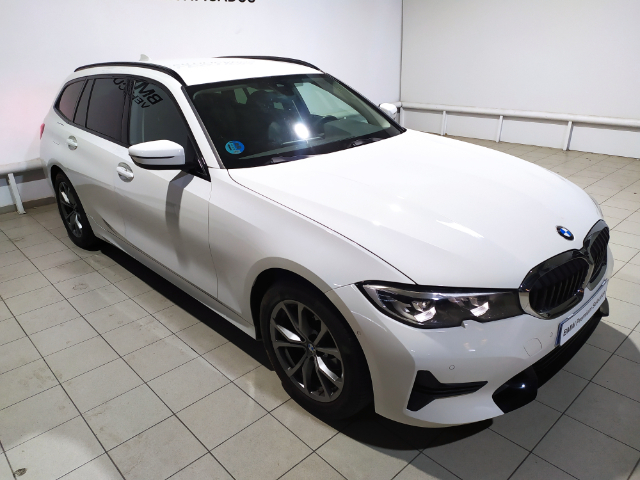 BMW Serie 3 318d Touring color Blanco. Año 2022. 110KW(150CV). Diésel. En concesionario Hispamovil Elche de Alicante