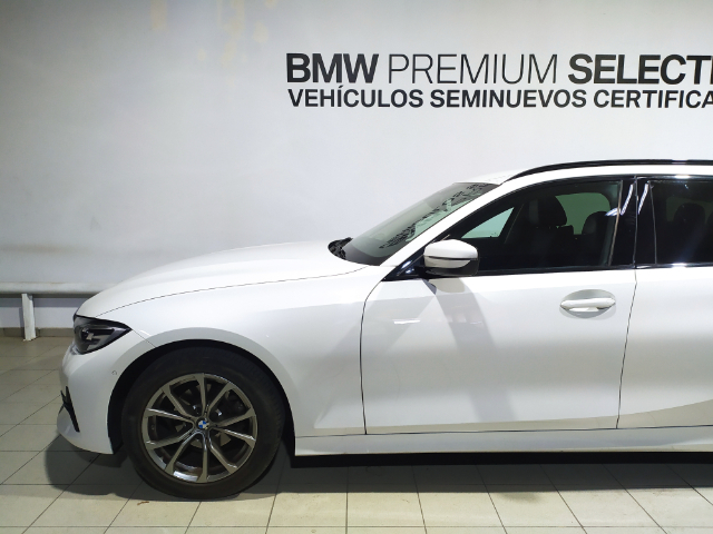BMW Serie 3 318d Touring color Blanco. Año 2022. 110KW(150CV). Diésel. En concesionario Hispamovil Elche de Alicante
