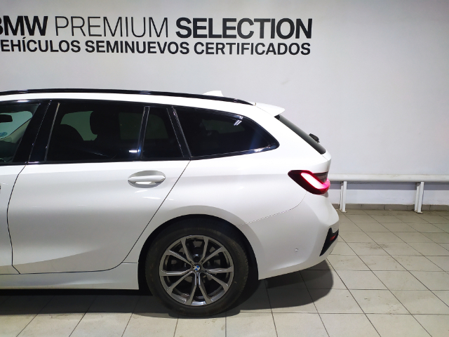 BMW Serie 3 318d Touring color Blanco. Año 2022. 110KW(150CV). Diésel. En concesionario Hispamovil Elche de Alicante