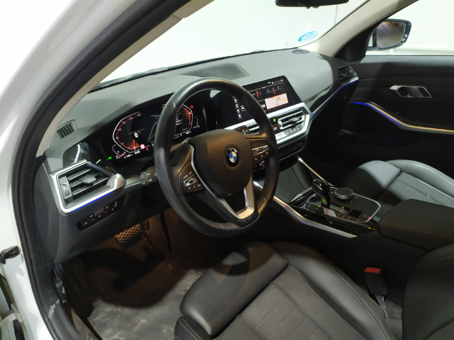 BMW Serie 3 318d Touring color Blanco. Año 2022. 110KW(150CV). Diésel. En concesionario Hispamovil Elche de Alicante