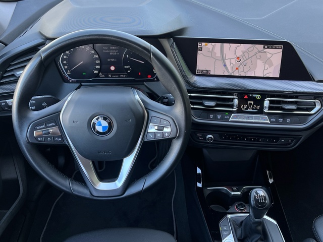 BMW Serie 1 116d color Blanco. Año 2021. 85KW(116CV). Diésel. En concesionario Celtamotor Vigo de Pontevedra