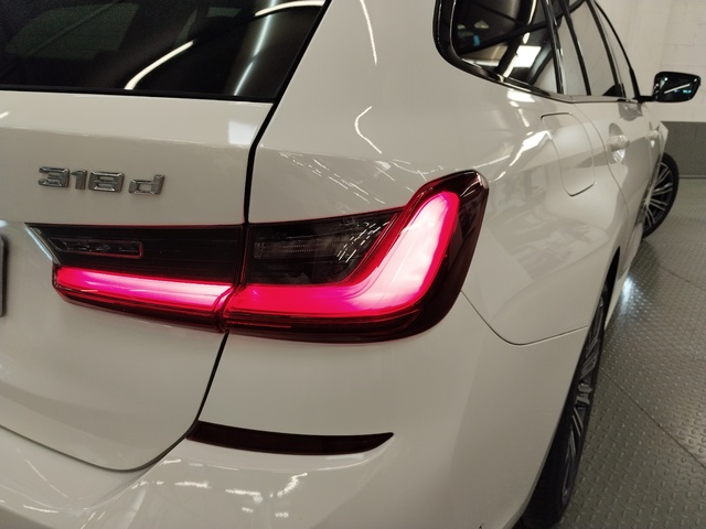 BMW Serie 3 318d Touring color Blanco. Año 2022. 110KW(150CV). Diésel. En concesionario Autoberón de La Rioja