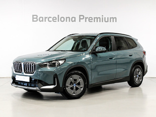 Fotos de BMW iX1 xDrive30 color Verde. Año 2023. 230KW(313CV). Eléctrico. En concesionario Barcelona Premium -- GRAN VIA de Barcelona